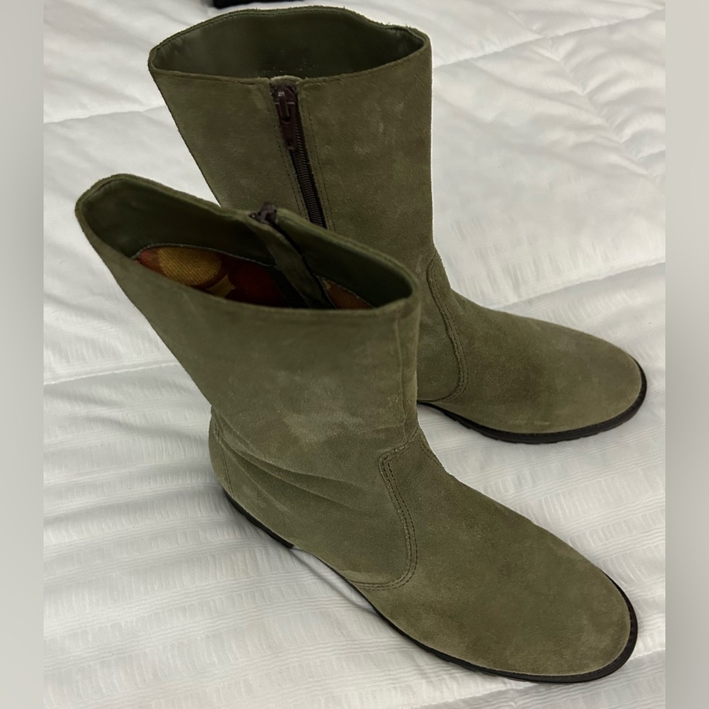 Unisa “Mantle” Mid-calf olive green suede lined bootie•Size 7.5B•1” Rubber sole - Picture 4 of 10